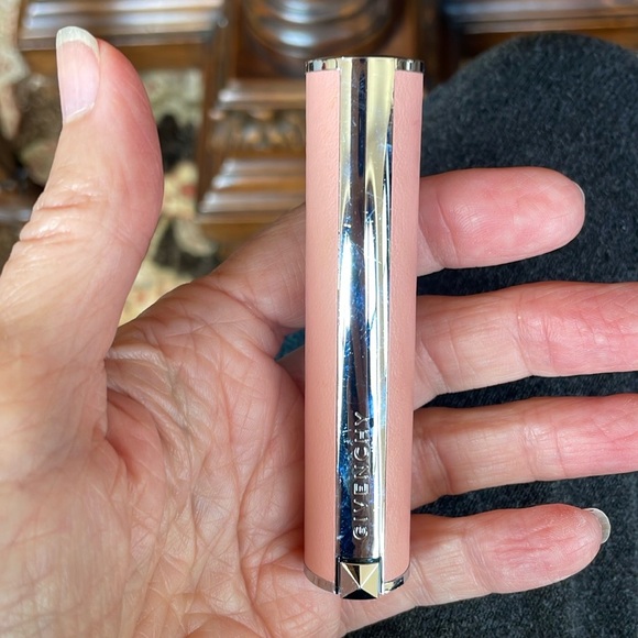 🌟🛍️HOST PICK🛍️🌟7 Piece High End Makeup Products - Picture 8 of 12